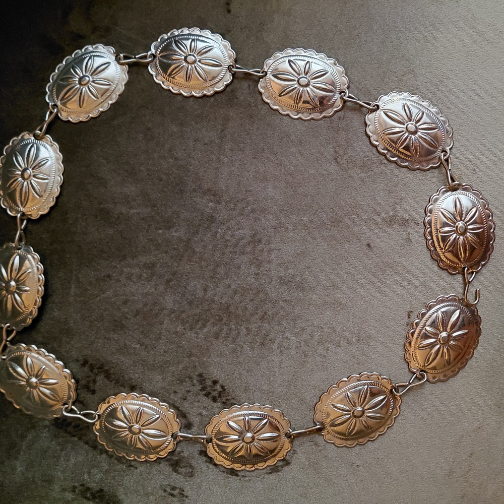 Elegant Silver Floral Necklace